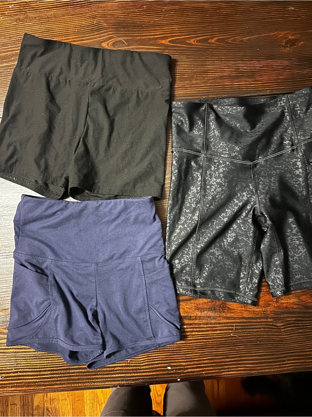 Bundle of 3 pairs of High-Waist Black and Navy Active Shorts size S woman’s
